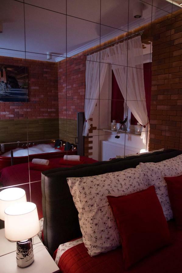 Jacuzzi Apartment Red Krakau Buitenkant foto