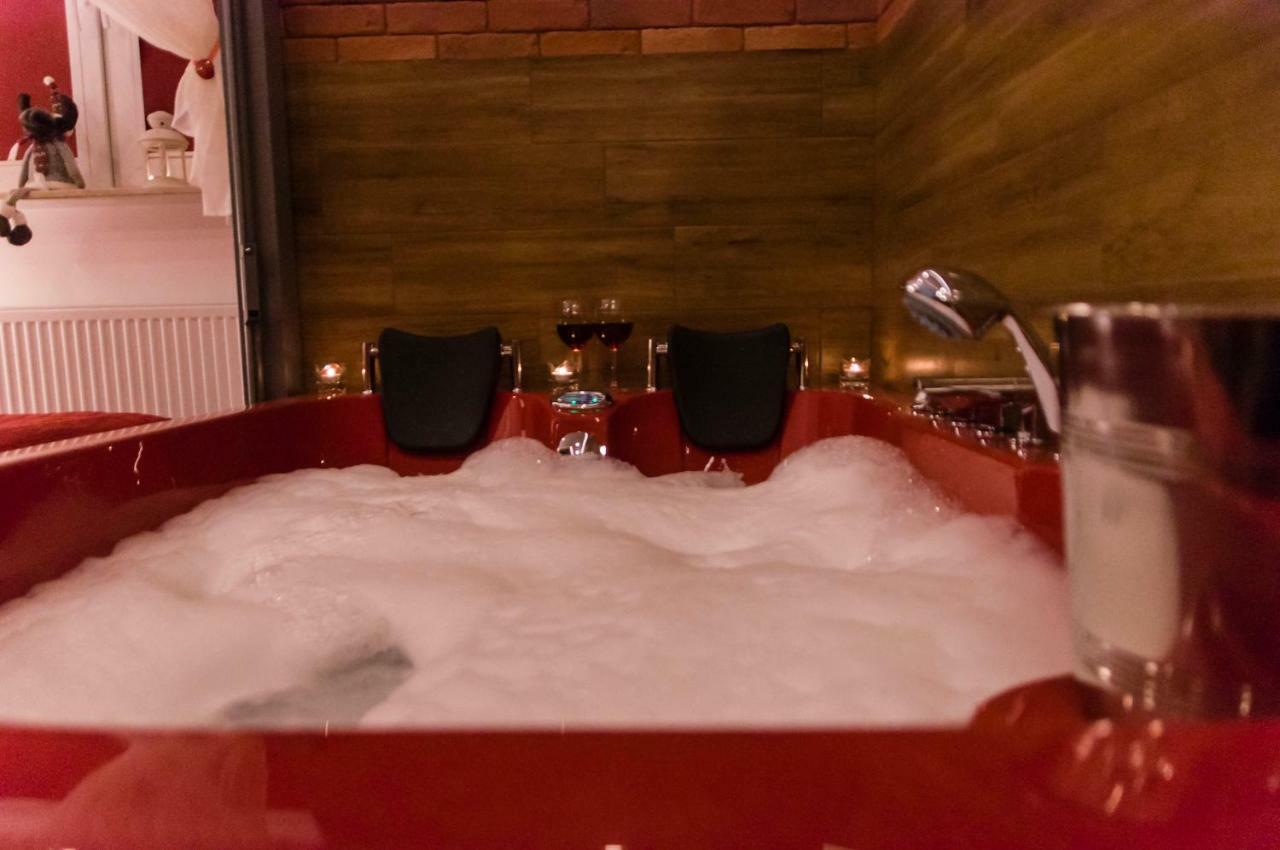 Jacuzzi Apartment Red Krakau Buitenkant foto