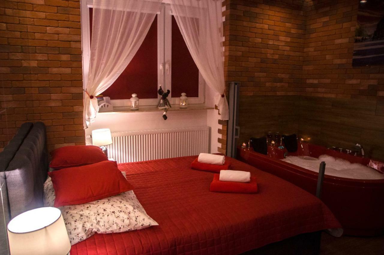 Jacuzzi Apartment Red Krakau Buitenkant foto