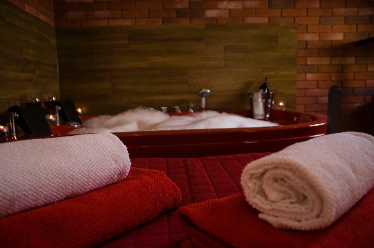 Jacuzzi Apartment Red Krakau Buitenkant foto