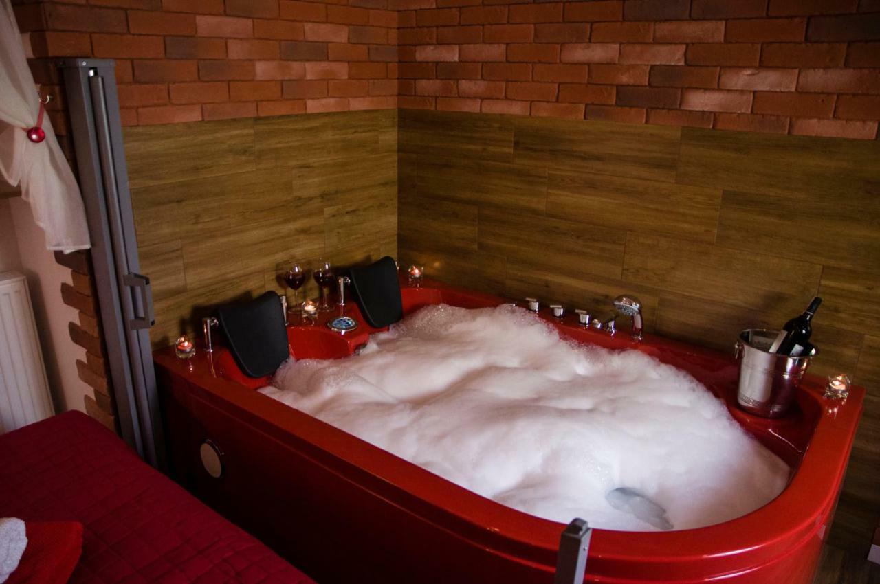 Jacuzzi Apartment Red Krakau Buitenkant foto