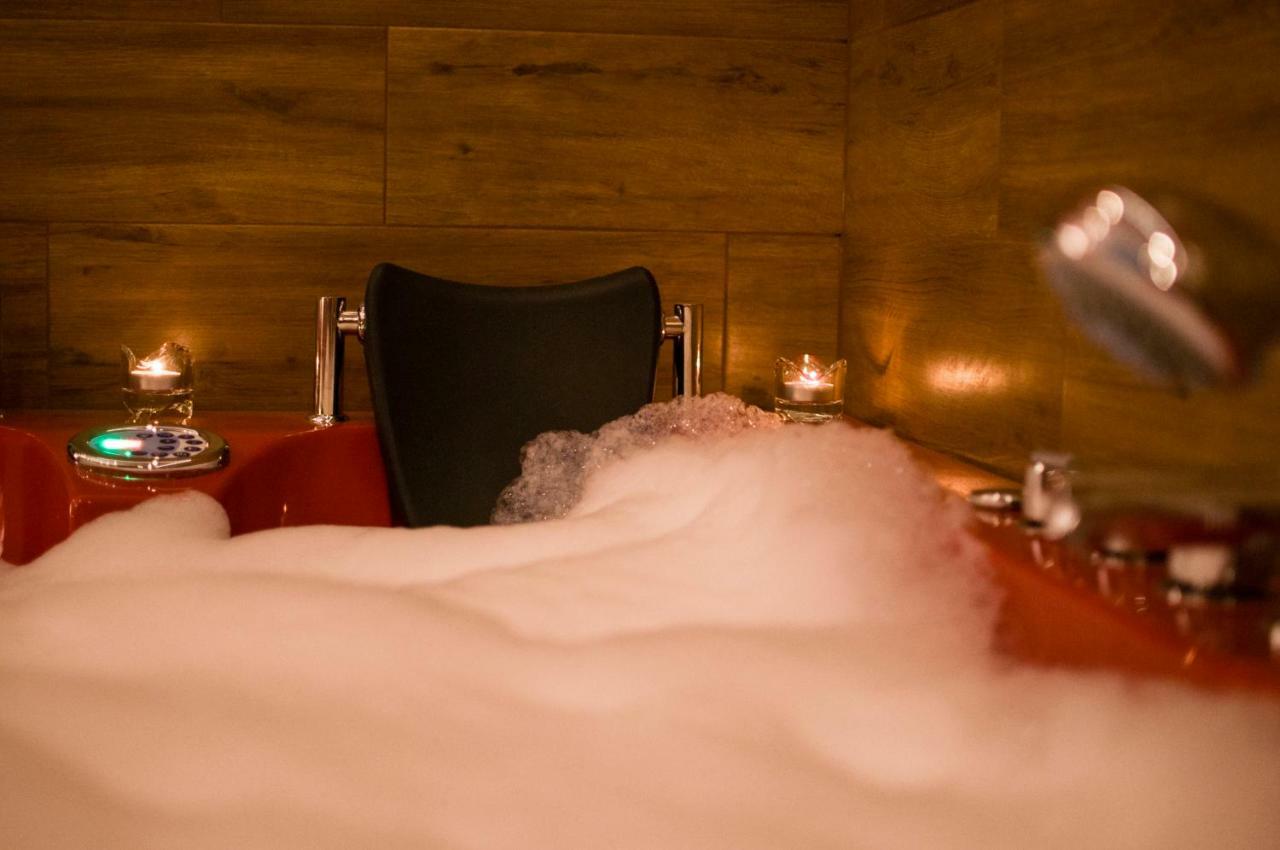 Jacuzzi Apartment Red Krakau Buitenkant foto