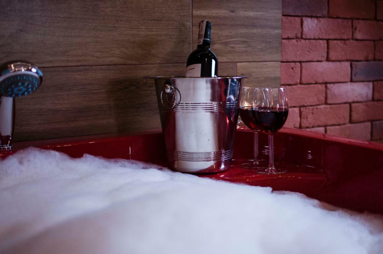 Jacuzzi Apartment Red Krakau Buitenkant foto