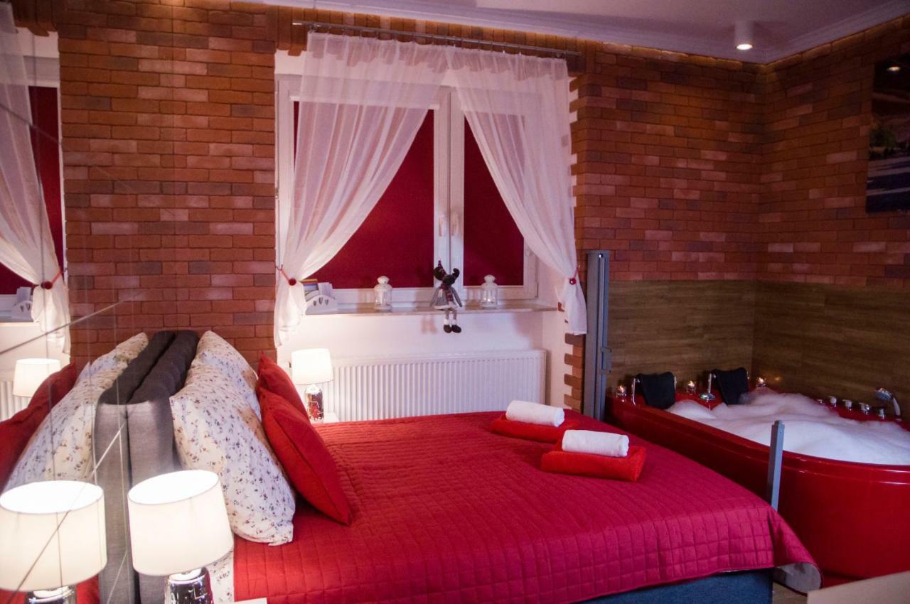 Jacuzzi Apartment Red Krakau Buitenkant foto